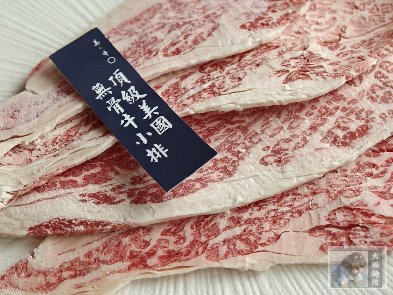 頂級美國無骨牛小排肉盤與品名牌